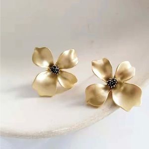 Gold Flowers Earrings